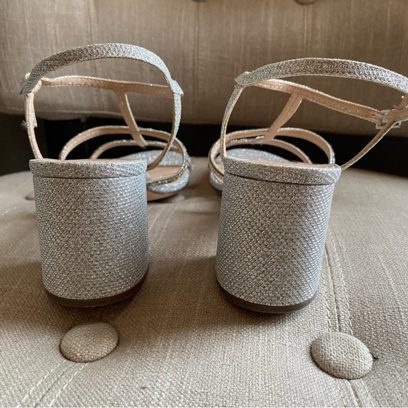 NEW Touch of Nina Sparkly Silver Heeled Sandals Block Heel - Picture 7 of 9